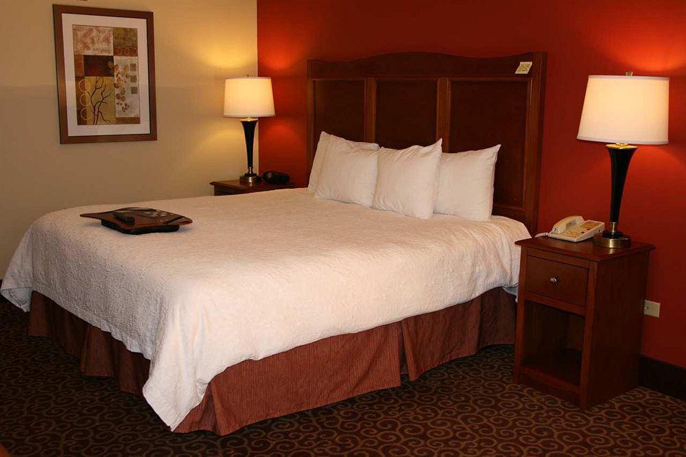 Hampton Inn Chicago-Carol Stream Екстериор снимка